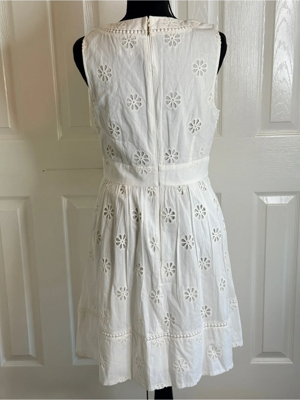Kate Spade White Clover Eyelet Dress 8 NJMUB077 V-Neck A-Line Mini EUC